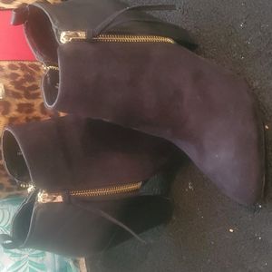 Ladies bootie shoes with heel